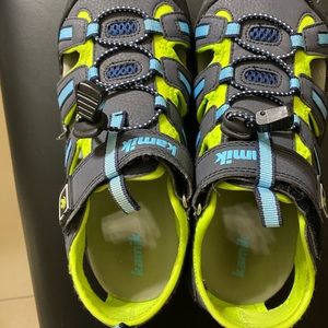Kamik boy's sandals size 6. Blue and green